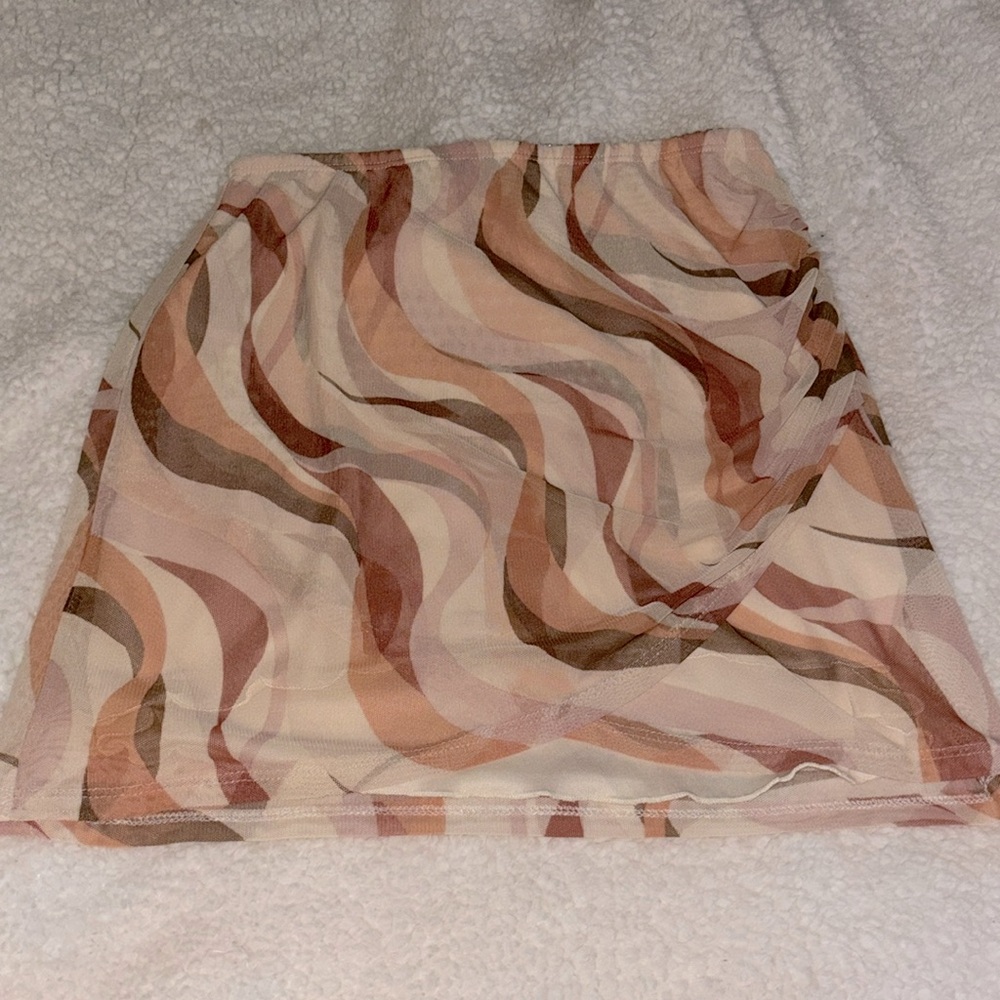 Like new, cute layered mini skirt in pretty neutral colors